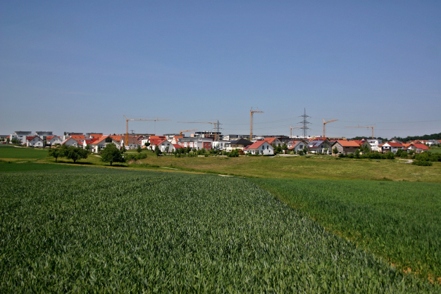 Neubaugebiet auf grüner Wiese